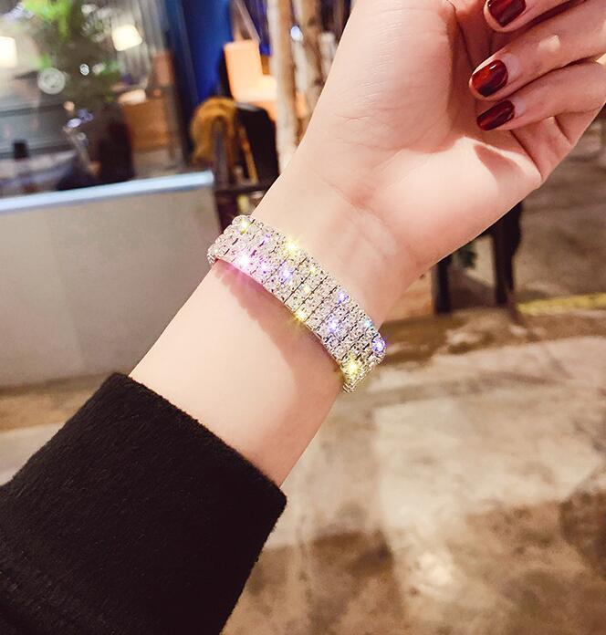 Stretchable bracelet woman
