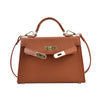 A versatile and classic single-shoulder crossbody bag