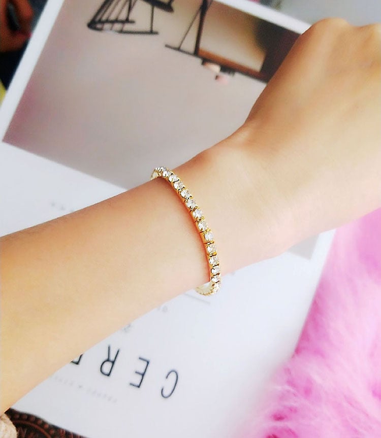 Stretchable bracelet woman