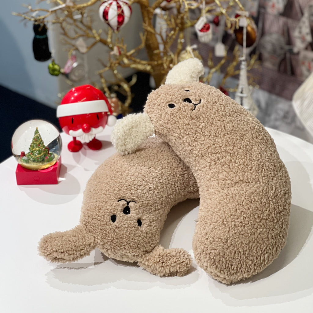 U-shaped pillow for puppies and kittens