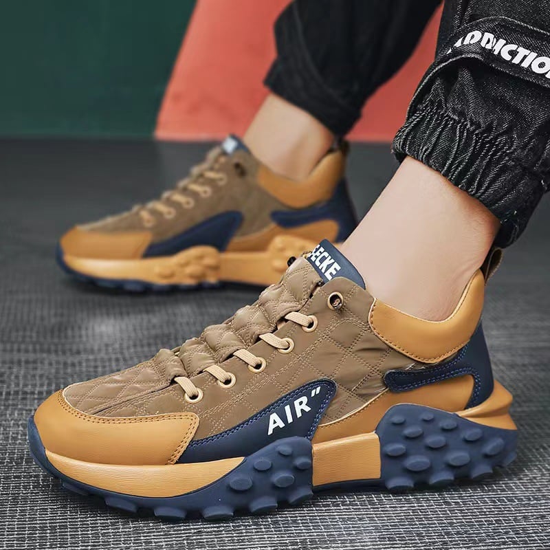 Low-top running shoes