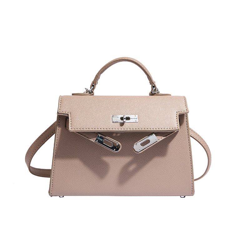 A versatile and classic single-shoulder crossbody bag