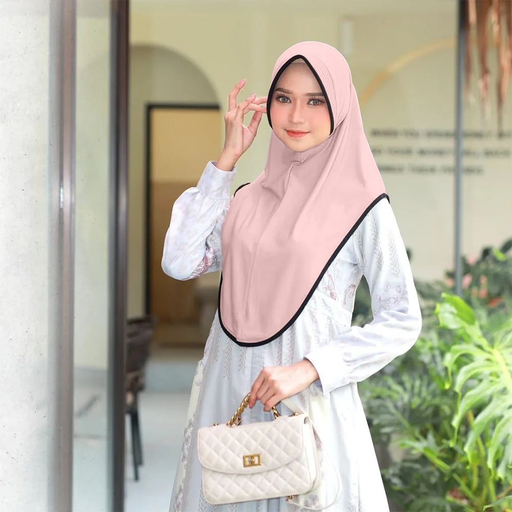 Contrasting color patchwork headscarf