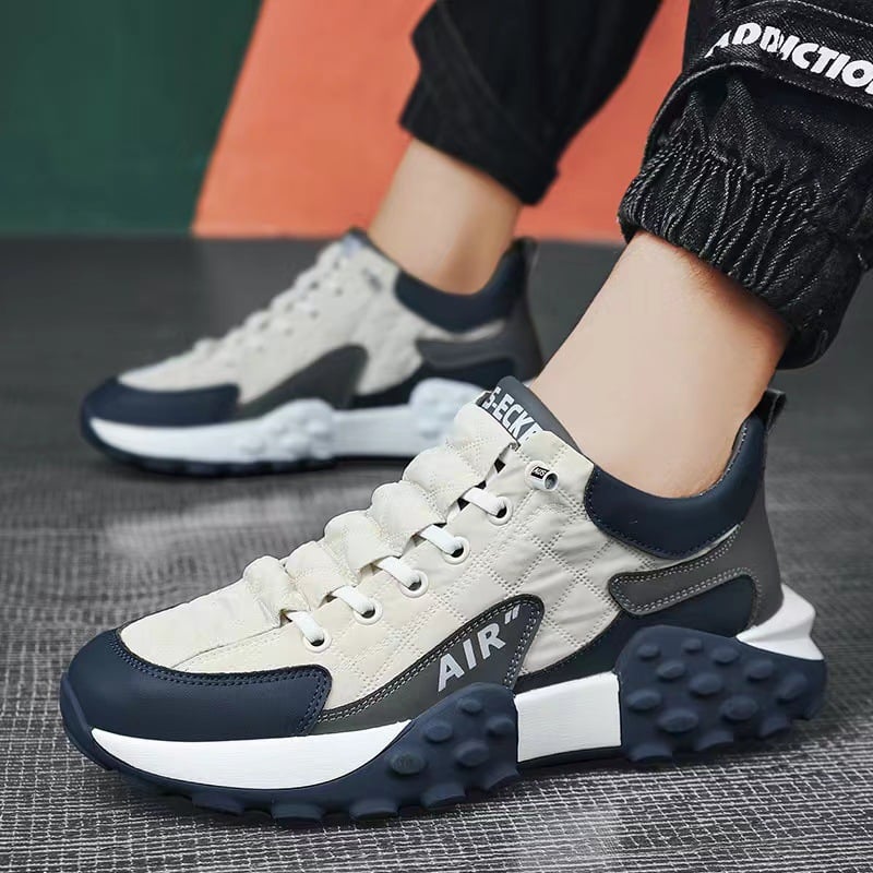 Low-top running shoes
