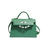 A versatile and classic single-shoulder crossbody bag