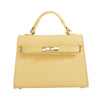 A versatile and classic single-shoulder crossbody bag
