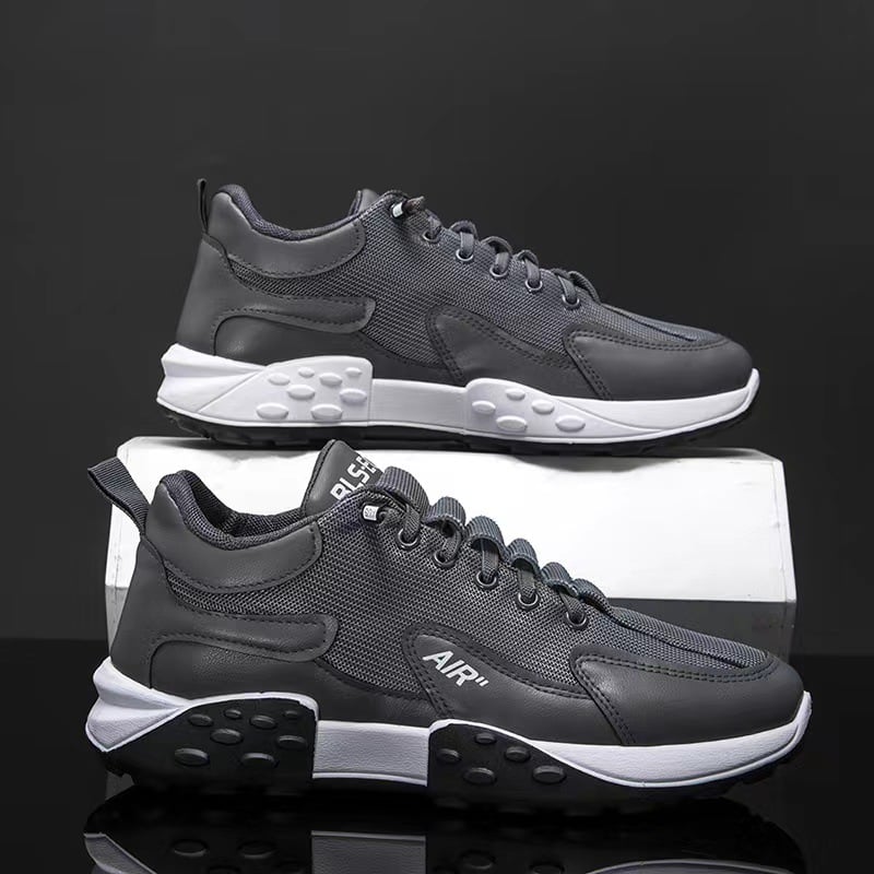Low-top running shoes