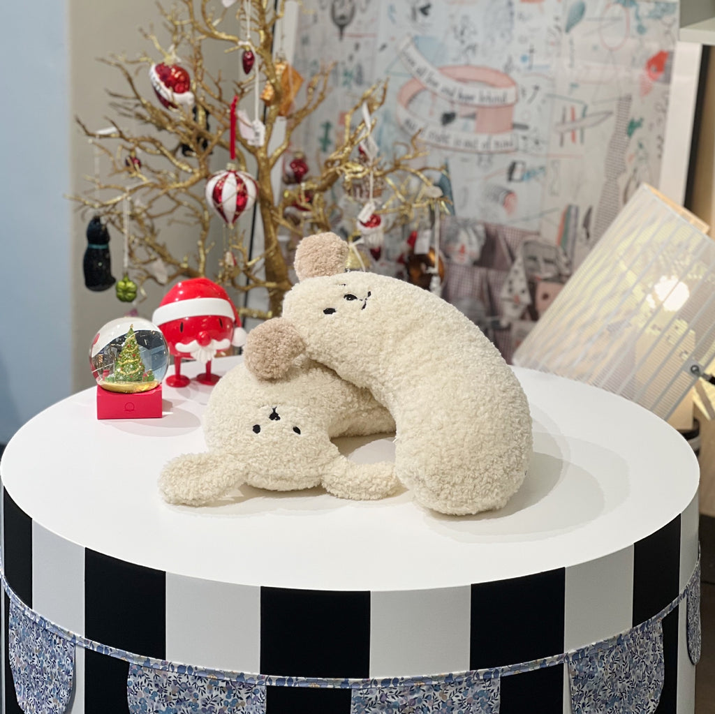 U-shaped pillow for puppies and kittens