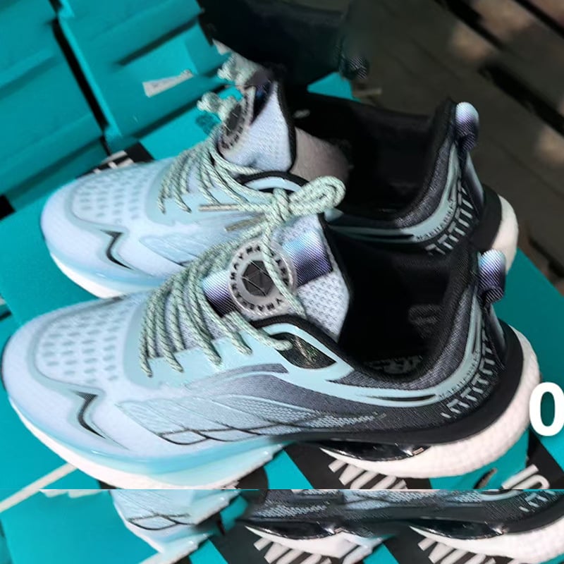 Men's sports shoes